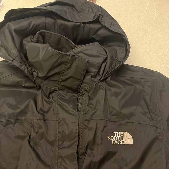 Used north face wind/ rain coat womens small - Picture 2 of 2